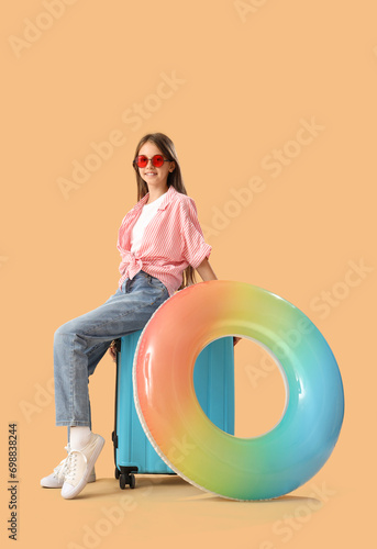 Little girl in sunglasses w...
