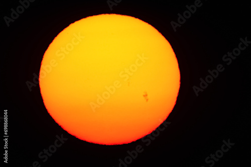 空に浮かぶ朝の太陽20220522