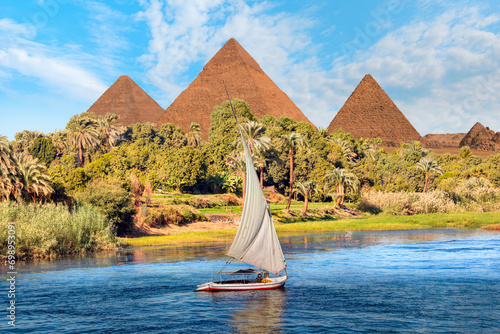 Tableau sur toile Beautiful Nile scenery with sailboat in the Nile on the way to pyramids, Egypt