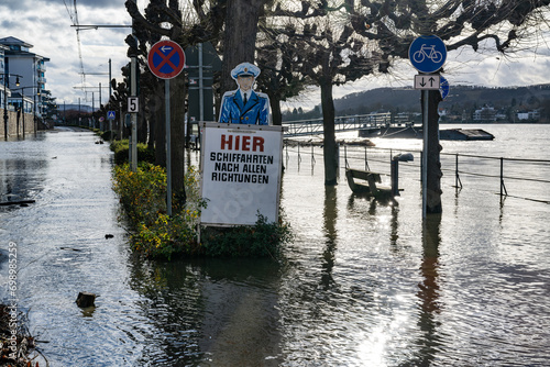 Hochwasser an der Rheinpromenade in Bad Honnef am 26.12.2023 photo