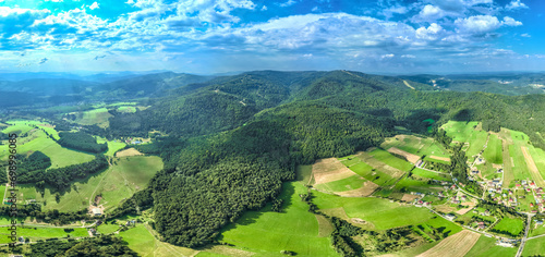 Fototapeta Naklejka Na Ścianę i Meble -  Lot nad Jastrzębikiem latem. Piękne krajobrazy.