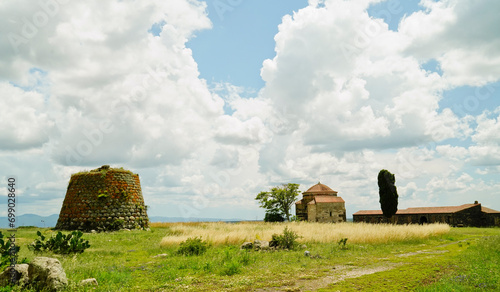 Fotografía Nuraghe e Chiesa di Santa Sabina