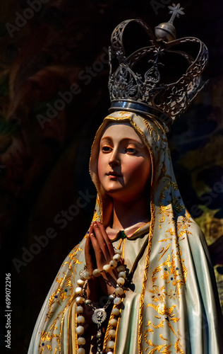 Retablo de la Virgen de Fátima en la Iglesia de San Ildefonso en Toledo, España