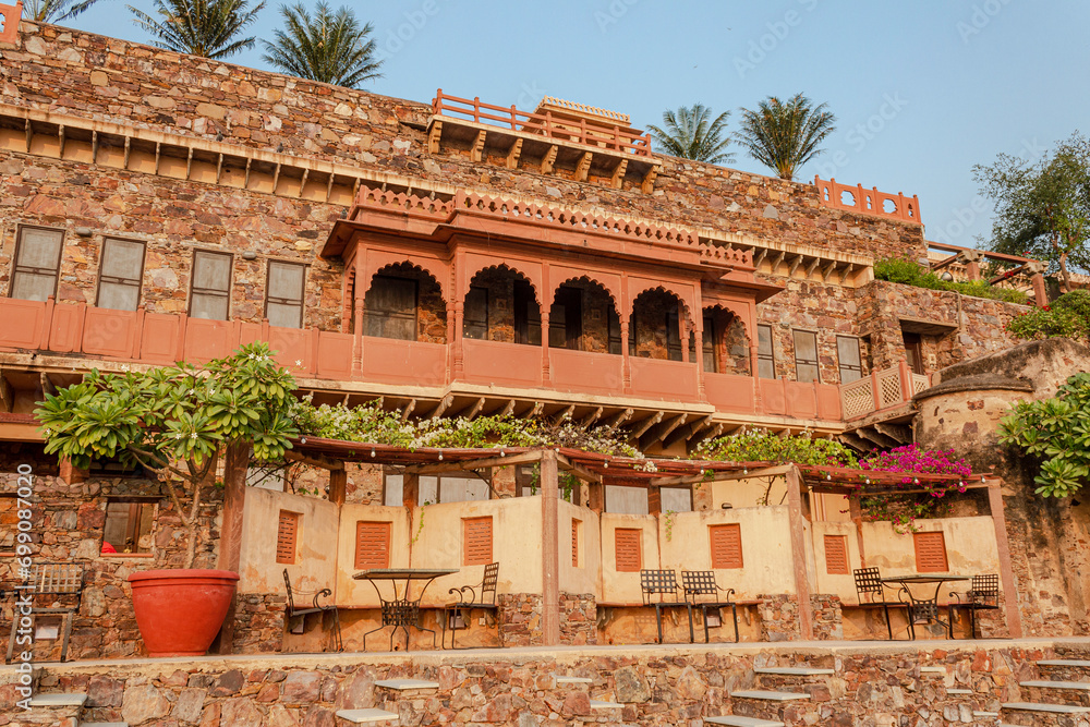Obraz premium Neemrana Fort Palace - 15th century Fort located in Neemrana in Alwar Rajasthan India. Old medieval Fort-Palace built on Aravalli hills. Perfect weekend getaway from Delhi. Famous Luxury Resort India.