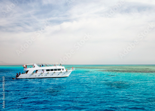 white cruise tourist boat in the Red Sea in Egypt © Sofiia