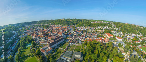 Panoramablick auf die Universit  tsstadt Eichst  tt in Oberbayern