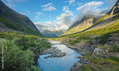 landscape with a U-shaped valley formed by glaciers during the last ice age, southwest Norway in the vicinity of Andalsnes.Berglandschap op het hoogfjell tussen Andalsnes en Valldal (Trollstigvegen)