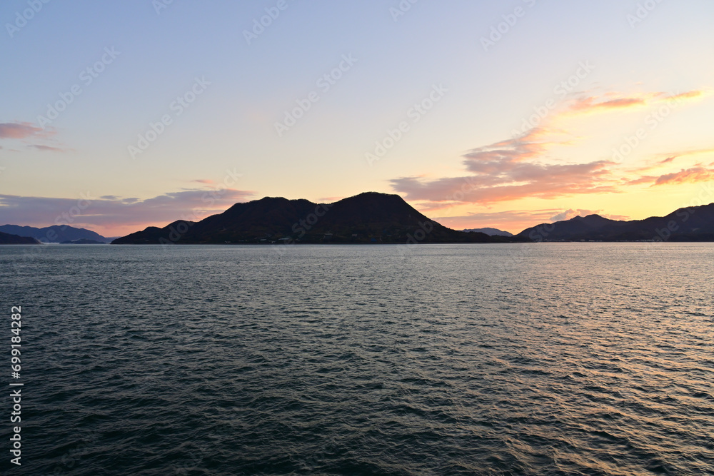 クルーズ船から望む夜明けの瀬戸内海／広島県尾道市