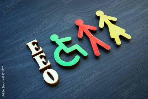 Quadro em tela EEO Equal Employment Opportunity abbreviation and figures.