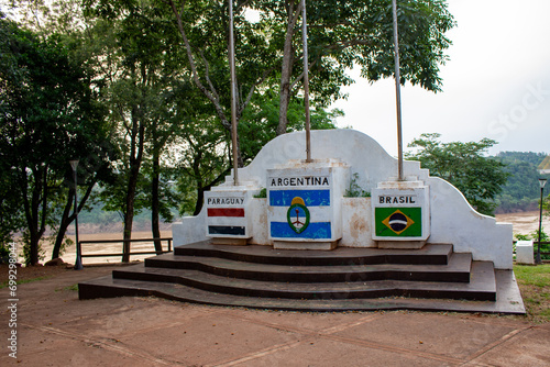 Marco das três fronteiras.  Brasil, Argentina e Paraguai. photo