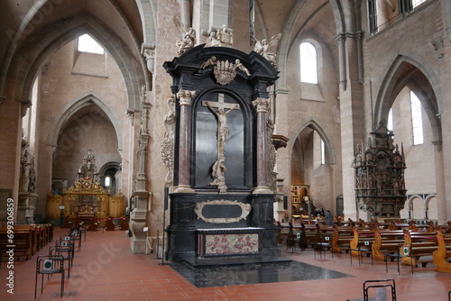 Obraz na płótnie Dom von Trier w salonie