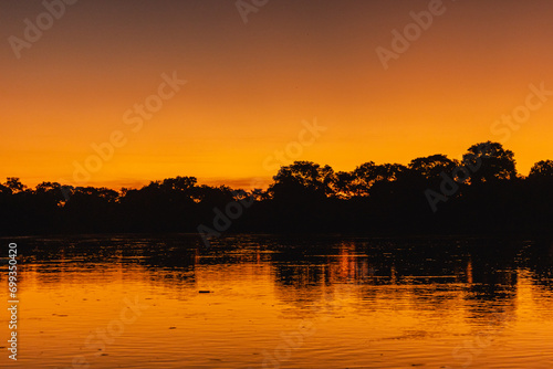 pôr do sol na cidade de Corumbá, região do Pantanal Sul, Estado do Mato Grosso do Sul, Brasil