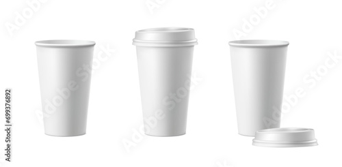 3d realistic vector icon illustration. White paper coffee cups with and withuot lid. Isolated on white background.