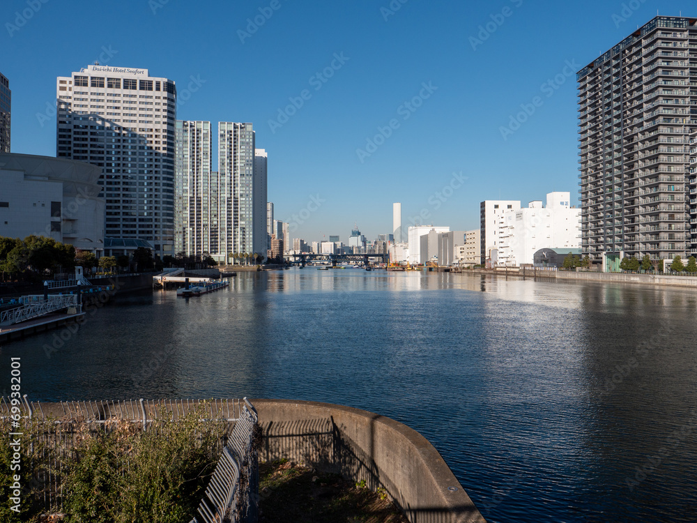 冬の東京品川区の運河と天王洲の風景　12月