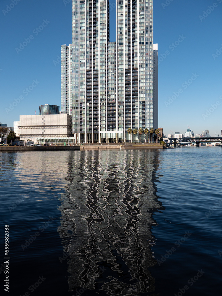 Fototapeta premium 冬の東京品川区の運河と天王洲の風景 12月