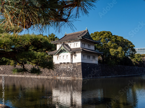 冬の江戸城巽櫓と大手町の風景