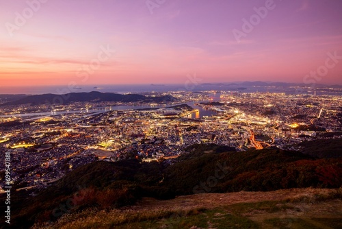 福岡県、皿倉山展望台から眺める北九州市の夕景（八幡製鉄所方面）