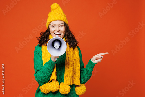 Fotografía Young happy woman she wear green knitted sweater yellow hat scarf hold in hand m