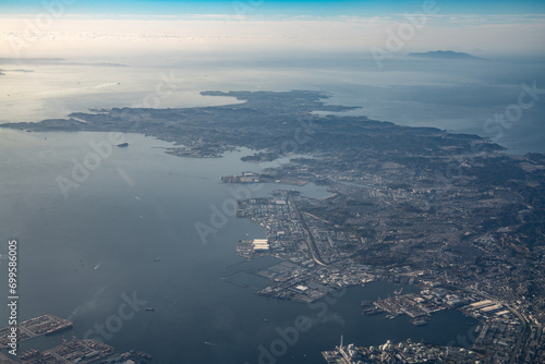 横浜市上空から空撮した三浦半島