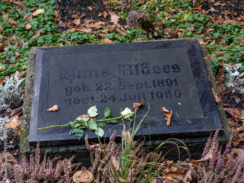 Bild auf Leinwand Grave of the Actor Hans Albers at Hamburg Ohlsdorf