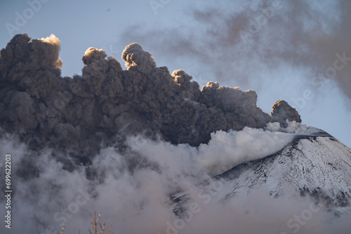 Obraz na płótnie Eruptive vent with lava emis at the top of the Etna volcano w salonie