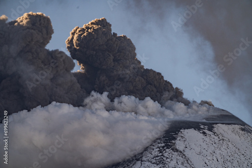Obraz na płótnie Eruptive vent with lava emis at the top of the Etna volcano w salonie