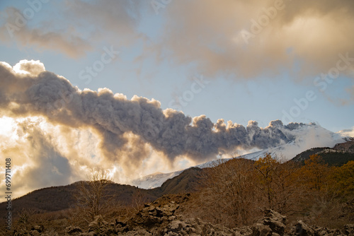 Obraz na płótnie Eruptive vent with lava emis at the top of the Etna volcano w salonie