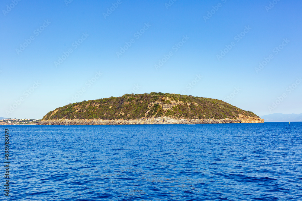 Giro in barca a Procida in Provincia di Napoli. Un mare bellissimo Giro in barca a Procida in Provincia di Napoli. Un mare bellissimo