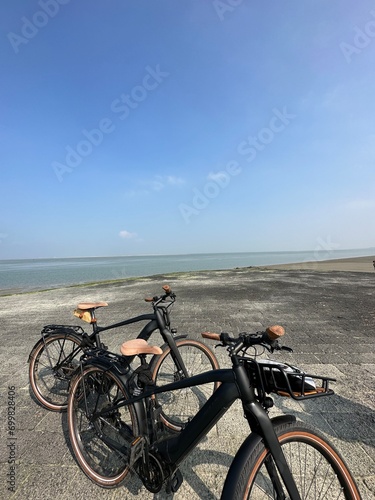 Fototapeta Naklejka Na Ścianę i Meble -  bicycle on the beach