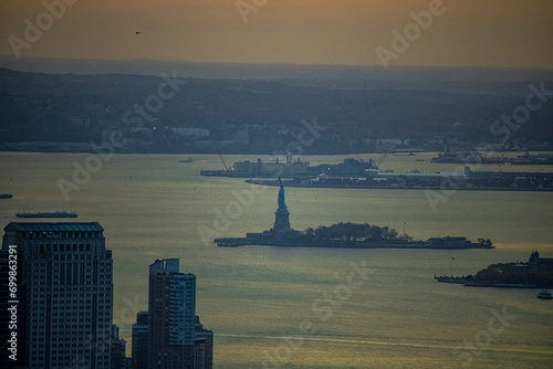 Nostagic , Background of City , Urban ,Metropolis ,Statue Ocean , Bay photo