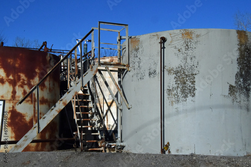 Gas Tank with Stairs