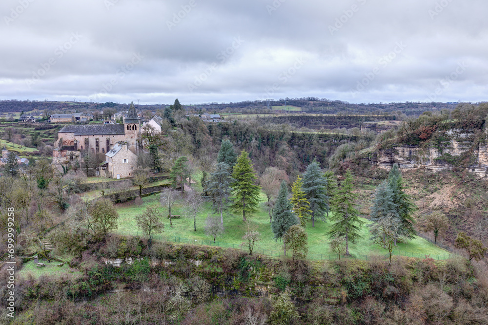 Φωτογραφία Vue du village et du trou de Bozouls dans le département de l'Aveyron en région