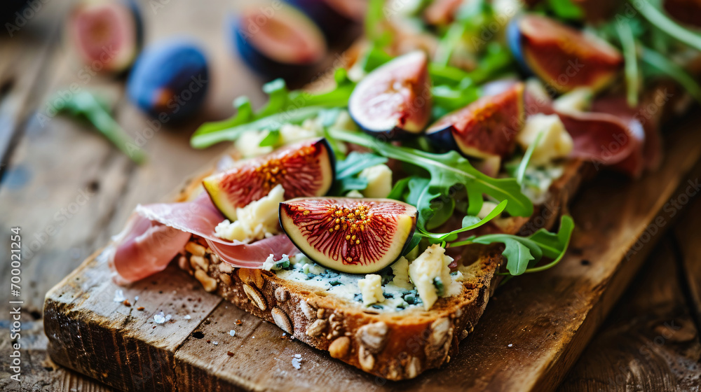 Blue cheese figs rocket salad and prosciutto