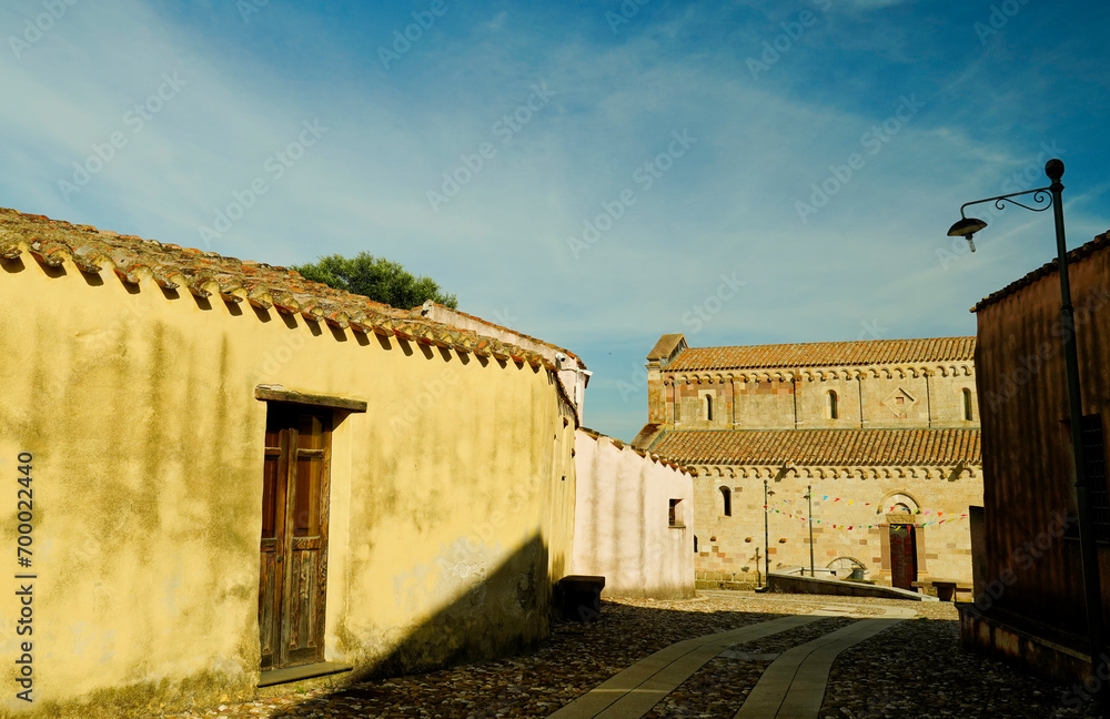 L'antico di Tratalias con la bella Basilica di Santa Maria di