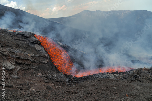 Obraz na płótnie Eruptive vent with lava emis at the top of the Etna volcano w salonie
