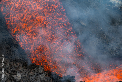 Obraz na płótnie Eruptive vent with lava emis at the top of the Etna volcano w salonie