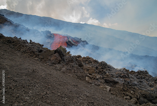 Obraz na płótnie Eruptive vent with lava emis at the top of the Etna volcano w salonie