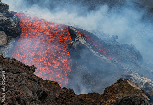 Obraz na płótnie Eruptive vent with lava emis at the top of the Etna volcano w salonie