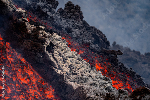 Obraz na płótnie Eruptive vent with lava emis at the top of the Etna volcano w salonie