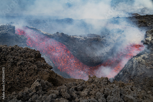 Obraz na płótnie Eruptive vent with lava emis at the top of the Etna volcano w salonie