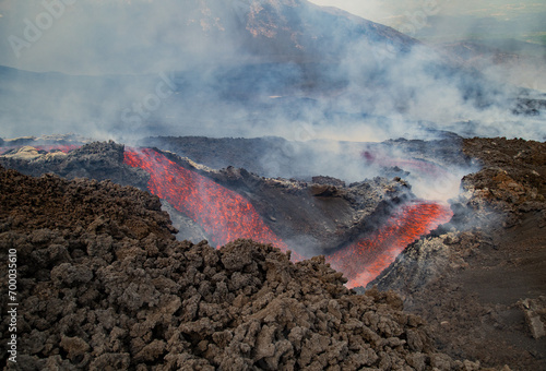Obraz na płótnie Eruptive vent with lava emis at the top of the Etna volcano w salonie