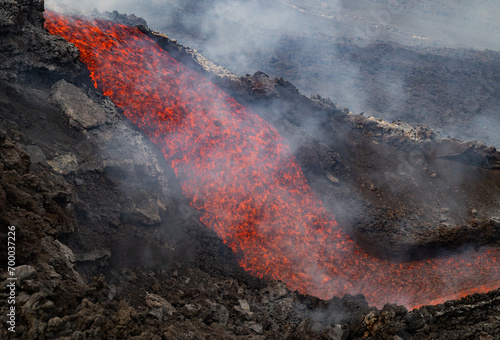 Obraz na płótnie Eruptive vent with lava emis at the top of the Etna volcano w salonie