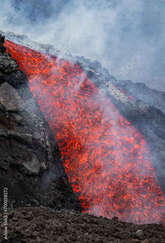 Obraz na płótnie Eruptive vent with lava emis at the top of the Etna volcano w salonie