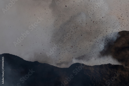 Obraz na płótnie Eruptive vent with lava emis at the top of the Etna volcano w salonie