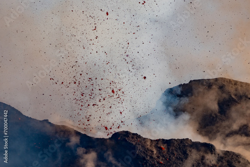 Obraz na płótnie Eruptive vent with lava emis at the top of the Etna volcano w salonie