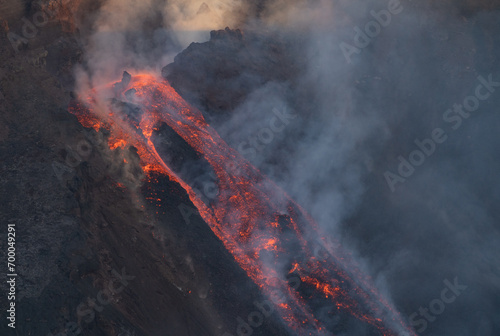 Obraz na płótnie Eruptive vent with lava emis at the top of the Etna volcano w salonie