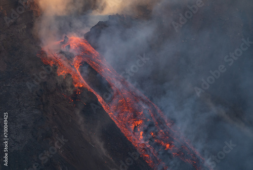 Obraz na płótnie Eruptive vent with lava emis at the top of the Etna volcano w salonie