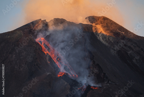 Obraz na płótnie Eruptive vent with lava emis at the top of the Etna volcano w salonie