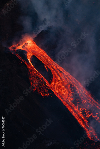Obraz na płótnie Eruptive vent with lava emis at the top of the Etna volcano w salonie