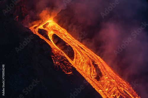 Obraz na płótnie Eruptive vent with lava emis at the top of the Etna volcano w salonie
